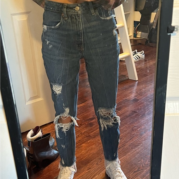 Abercrombie and Fitch High Rise Mom Jeans - Picture 6 of 9